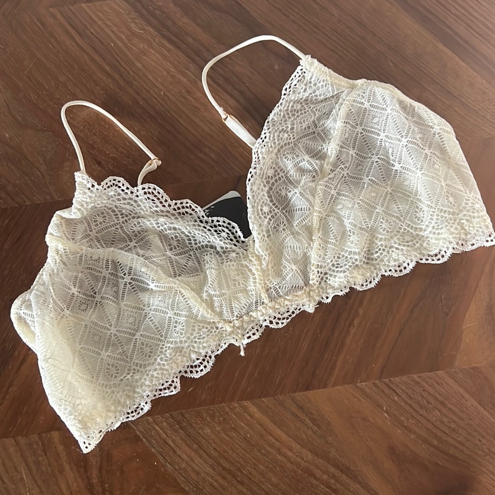 Urban Outfitters Off-white cream lace bralette - large
